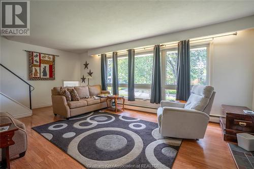 28 Jasper Avenue, Chatham, ON - Indoor Photo Showing Living Room