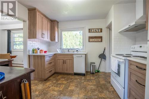 28 Jasper Avenue, Chatham, ON - Indoor Photo Showing Kitchen