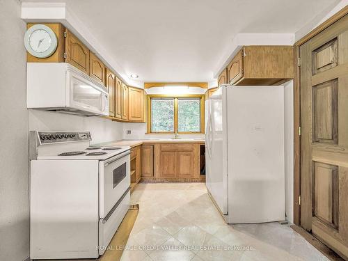 4894 Mapleview Cres, Port Colborne, ON - Indoor Photo Showing Kitchen