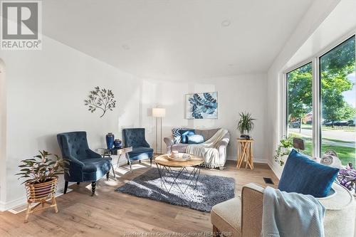 1176 Rankin, Windsor, ON - Indoor Photo Showing Living Room