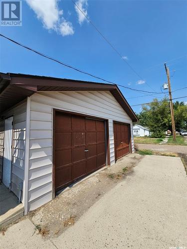 327 Redcoat Drive, Eastend, SK 