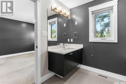 1110 14Th Street E, Saskatoon, SK - Indoor Photo Showing Bathroom