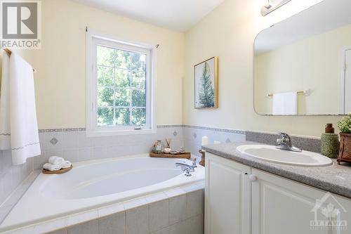 106 Stedman Street, Ottawa, ON - Indoor Photo Showing Bathroom