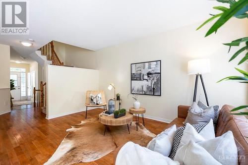 106 Stedman Street, Ottawa, ON - Indoor Photo Showing Living Room