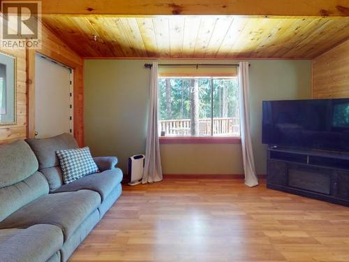 1984 Marble Bay Road, Texada Island, BC - Indoor Photo Showing Living Room