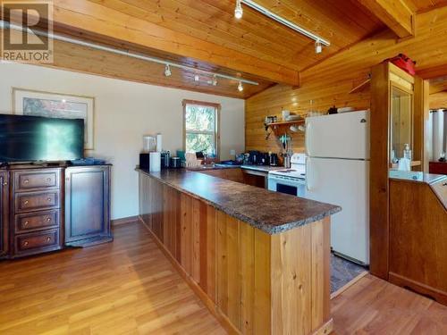 1984 Marble Bay Road, Texada Island, BC - Indoor Photo Showing Kitchen