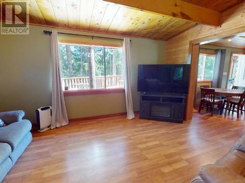 1984 Marble Bay Road, Texada Island, BC - Indoor Photo Showing Living Room