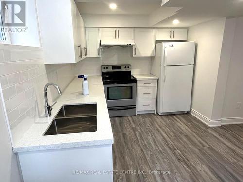 140 Torrance Woods, Brampton, ON - Indoor Photo Showing Kitchen