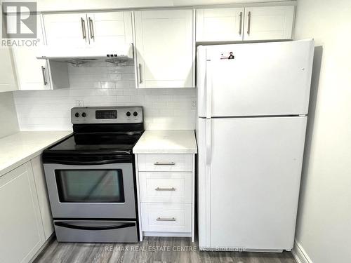 140 Torrance Woods, Brampton, ON - Indoor Photo Showing Kitchen