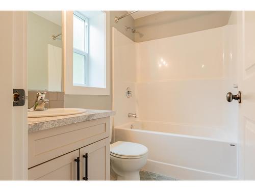 1955 Sandy Road, Castlegar, BC - Indoor Photo Showing Bathroom