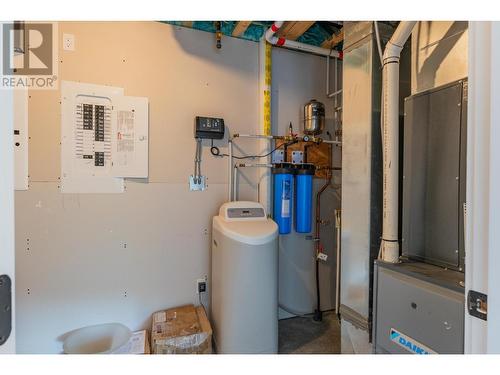 1955 Sandy Road, Castlegar, BC - Indoor Photo Showing Basement