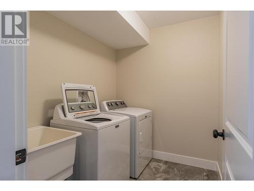 1955 Sandy Road, Castlegar, BC - Indoor Photo Showing Laundry Room