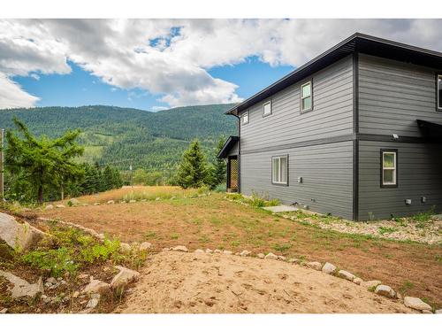 1955 Sandy Road, Castlegar, BC - Outdoor