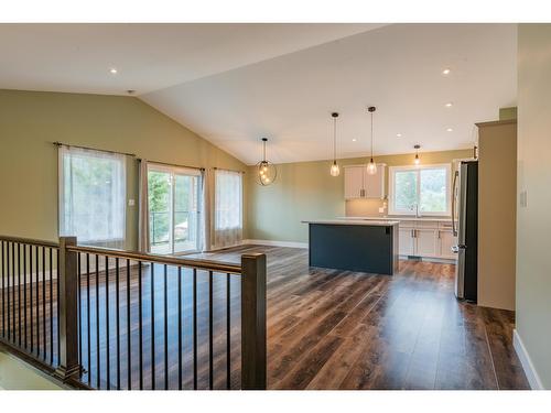 1955 Sandy Road, Castlegar, BC - Indoor Photo Showing Other Room