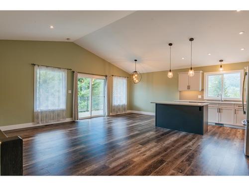 1955 Sandy Road, Castlegar, BC - Indoor