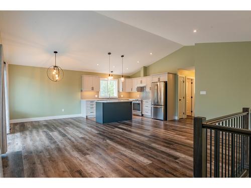 1955 Sandy Road, Castlegar, BC - Indoor Photo Showing Kitchen