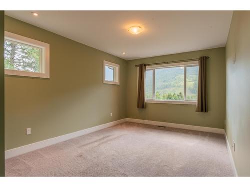 1955 Sandy Road, Castlegar, BC - Indoor Photo Showing Other Room