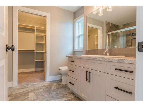 1955 Sandy Road, Castlegar, BC - Indoor Photo Showing Bathroom