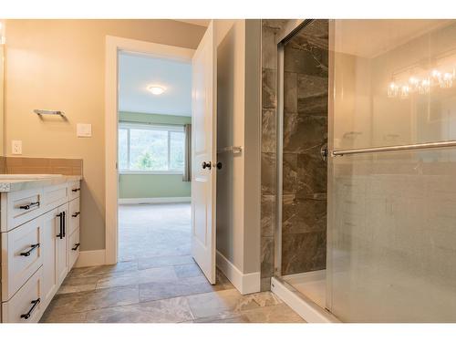 1955 Sandy Road, Castlegar, BC - Indoor Photo Showing Bathroom