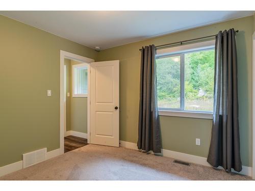 1955 Sandy Road, Castlegar, BC - Indoor