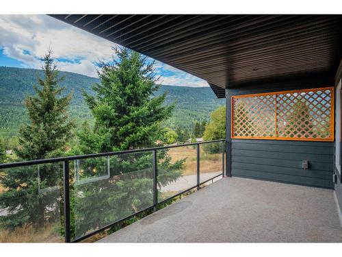 1955 Sandy Road, Castlegar, BC - Outdoor With Exterior