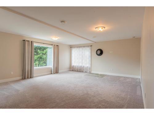 1955 Sandy Road, Castlegar, BC - Indoor Photo Showing Other Room