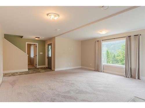 1955 Sandy Road, Castlegar, BC - Indoor Photo Showing Other Room