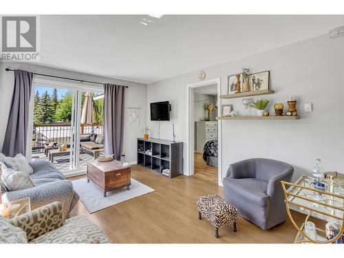 1863 Dubois Drive, Prince George, BC - Indoor Photo Showing Living Room