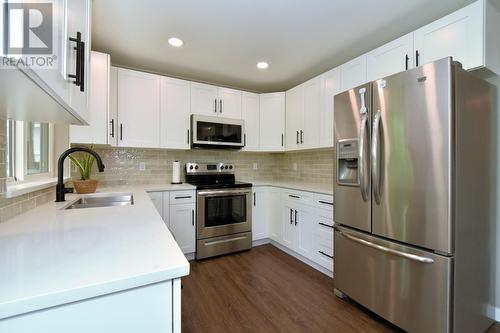 2406 Forest Drive, Blind Bay, BC - Indoor Photo Showing Kitchen With Double Sink With Upgraded Kitchen