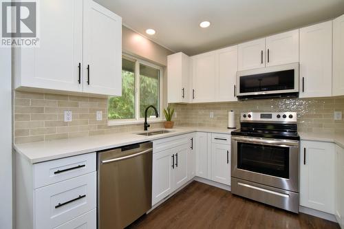 2406 Forest Drive, Blind Bay, BC - Indoor Photo Showing Kitchen With Double Sink With Upgraded Kitchen