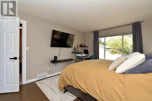 2406 Forest Drive, Blind Bay, BC - Indoor Photo Showing Bedroom