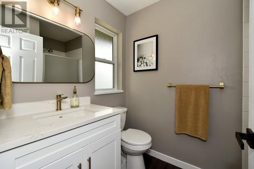 2406 Forest Drive, Blind Bay, BC - Indoor Photo Showing Bathroom