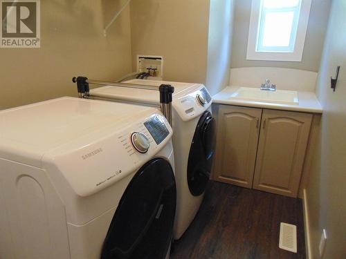 2406 Forest Drive, Blind Bay, BC - Indoor Photo Showing Laundry Room