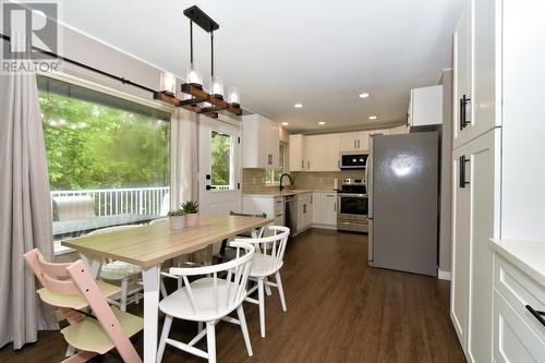 2406 Forest Drive, Blind Bay, BC - Indoor Photo Showing Dining Room