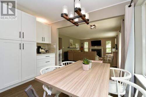 2406 Forest Drive, Blind Bay, BC - Indoor Photo Showing Dining Room