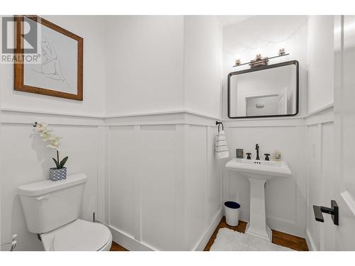 3071 Thacker Drive, West Kelowna, BC - Indoor Photo Showing Bathroom