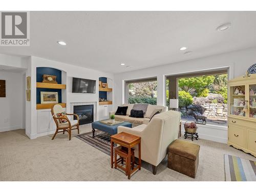 3071 Thacker Drive, West Kelowna, BC - Indoor Photo Showing Living Room With Fireplace