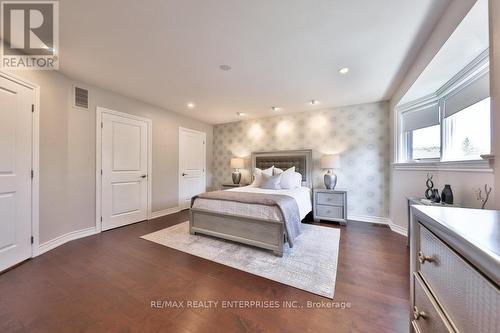 1127 Queen Street W, Mississauga, ON - Indoor Photo Showing Bedroom