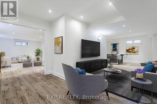 41 Tremont Crescent, Toronto (Banbury-Don Mills), ON - Indoor Photo Showing Living Room