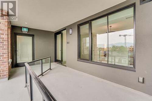 450 Groves Avenue Unit# 302, Kelowna, BC -  With Exterior