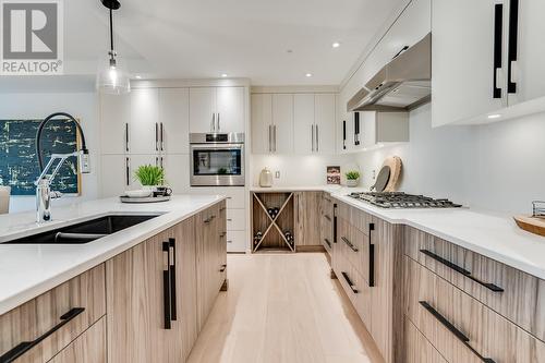 450 Groves Avenue Unit# 302, Kelowna, BC - Indoor Photo Showing Kitchen With Double Sink With Upgraded Kitchen