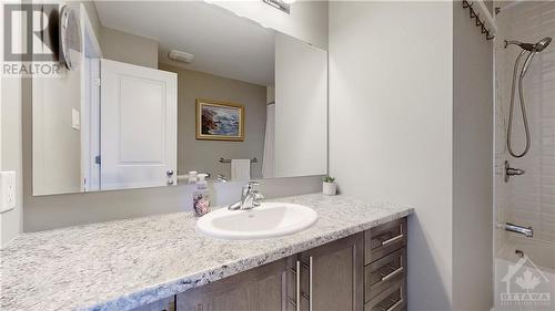 108 Pin Cherry Grove, Ottawa, ON - Indoor Photo Showing Bathroom