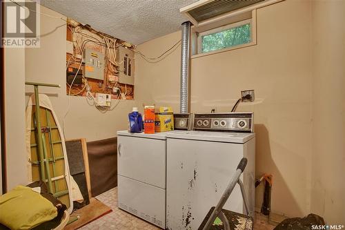 202 Kenosee Crescent, Saskatoon, SK - Indoor Photo Showing Laundry Room