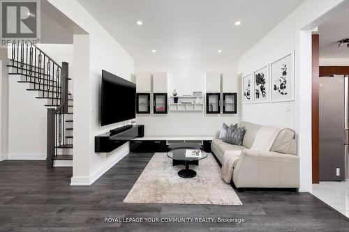 195 District Avenue N, Vaughan, ON - Indoor Photo Showing Living Room