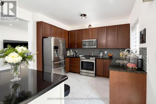 195 District Avenue N, Vaughan, ON - Indoor Photo Showing Kitchen