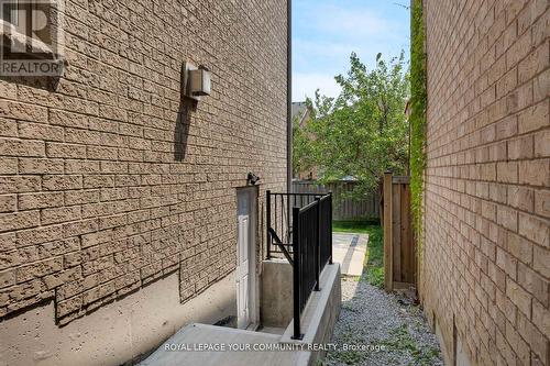 195 District Avenue N, Vaughan, ON - Outdoor