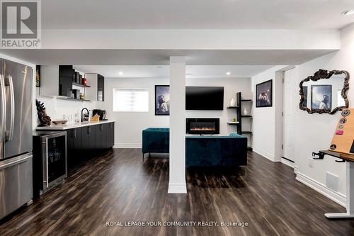 195 District Avenue N, Vaughan, ON - Indoor Photo Showing Kitchen