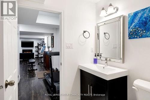 195 District Avenue N, Vaughan, ON - Indoor Photo Showing Bathroom