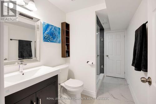 195 District Avenue N, Vaughan, ON - Indoor Photo Showing Bathroom