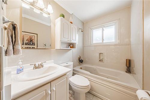 38 Cardinal Drive, Hamilton, ON - Indoor Photo Showing Bathroom